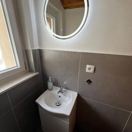 Reiheneckhaus Mit Garten Und Terasse *