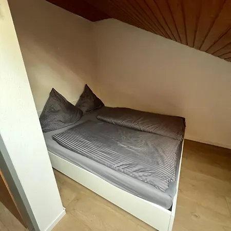 Reiheneckhaus Mit Garten Und Terasse 泰特南