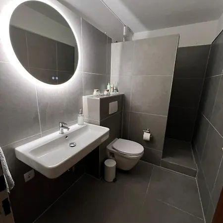 Reiheneckhaus Mit Garten Und Terasse 度假居 *